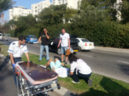 بالصور: إصابة متوسطة لشخصين بحادث طرق في حي النزهة وسط مدينة يافا 